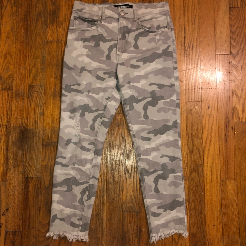 Express grey and light purple camo jeans/leggings